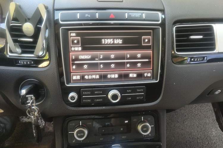 Used Volkswagen Touareg 2016 3.0 TSI Ignis Edition Audio And AC Panel