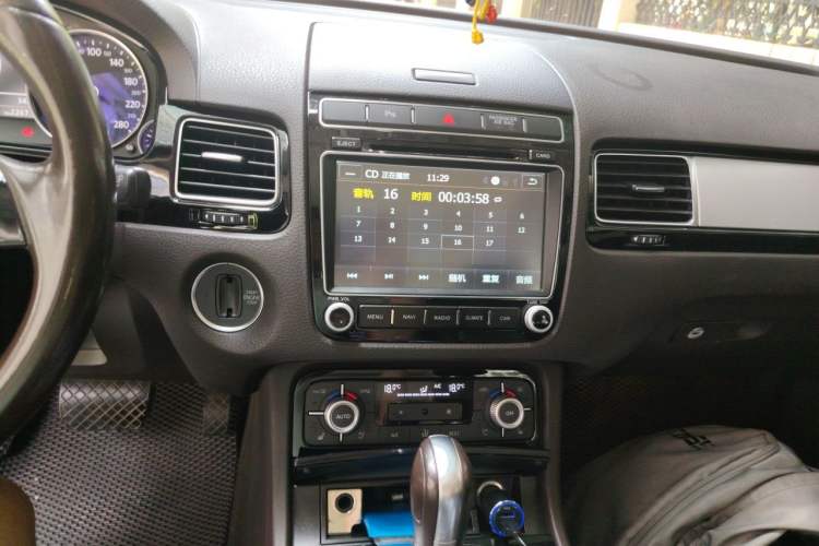 Used Volkswagen Touareg 2016 3.0 TSI Standard Version Audio And AC Panel