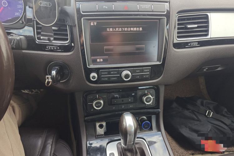 Used Volkswagen Touareg 2016 3.0 TSI Ignis Edition Audio And AC Panel