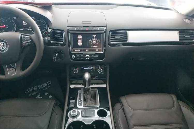 Used Volkswagen Touareg 2016 3.0 TSI Ignis Edition Audio And AC Panel