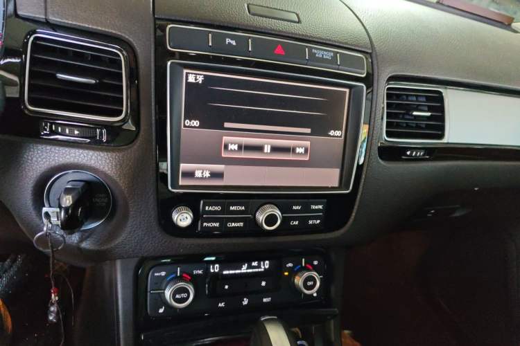 Used Volkswagen Touareg 2016 3.0 TSI Standard Version Audio And AC Panel