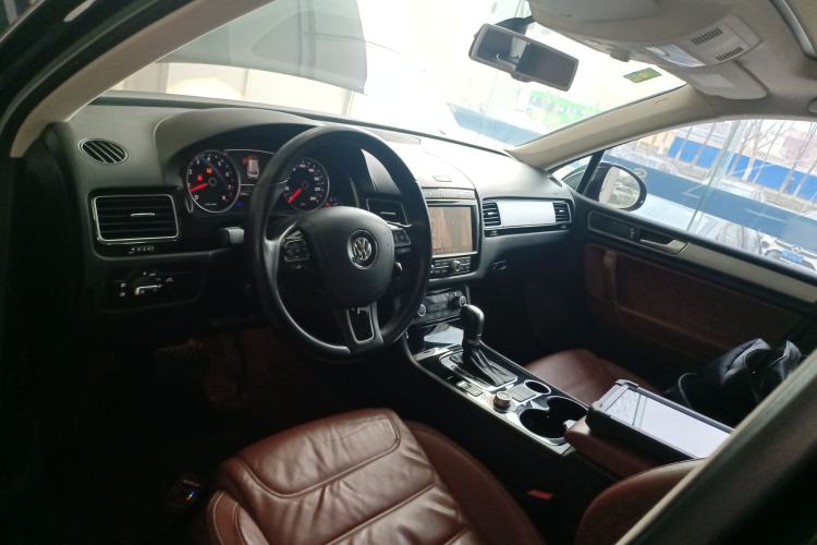 Used Volkswagen Touareg 2016 3.0 TSI Ignis Edition Center Console