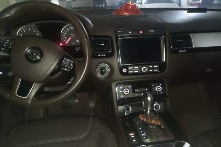Used Volkswagen Touareg 2016 3.0 TSI Ignis Edition Center Console