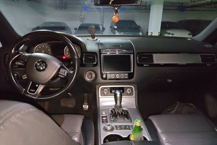 Used Volkswagen Touareg 2016 3.0 TSI R-Line Center Console