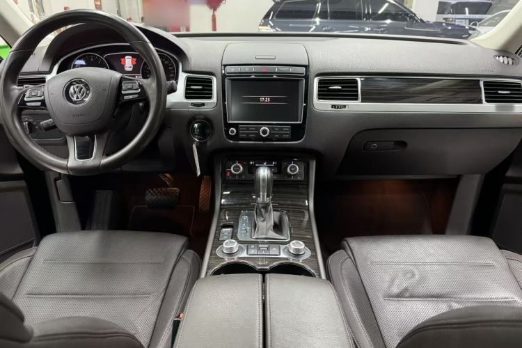 Used Volkswagen Touareg 2016 3.0 TSI High-End Version Center Console