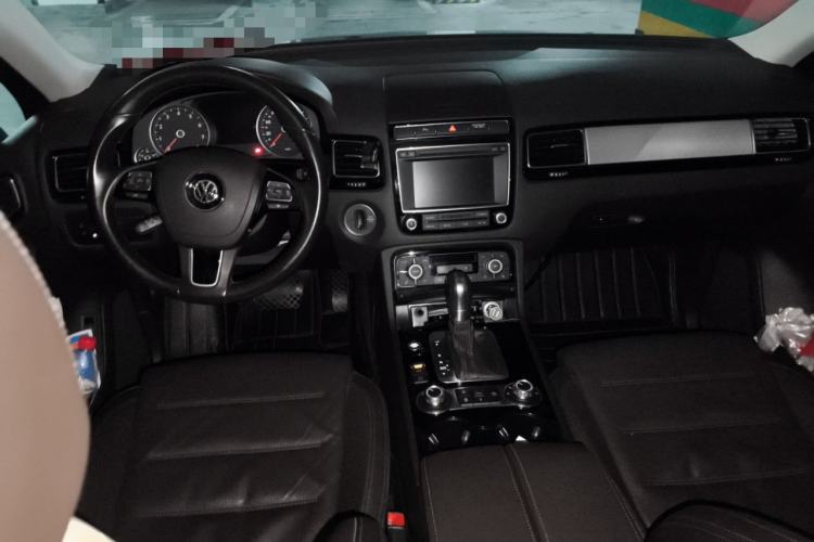 Used Volkswagen Touareg 2016 3.0 TSI Ignis Edition Center Console