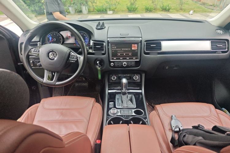 Used Volkswagen Touareg 2016 3.0 TSI Ignis Edition Center Console