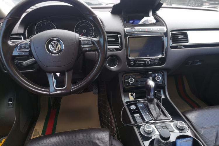 Used Volkswagen Touareg 2016 3.0 TSI Ignis Edition Center Console