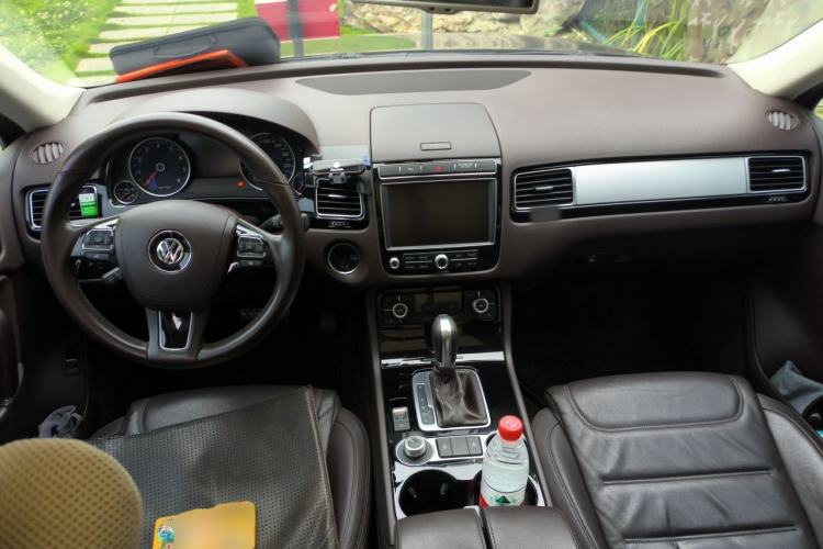 Used Volkswagen Touareg 2016 3.0 TSI Ignis Edition Center Console