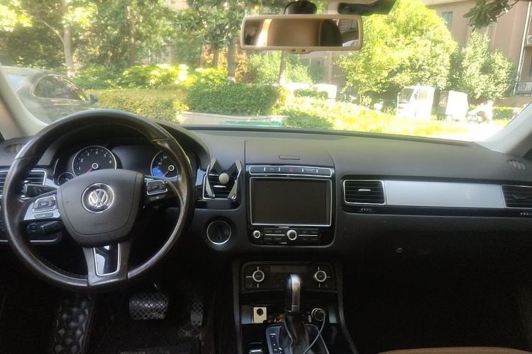Used Volkswagen Touareg 2016 3.0 TSI Ignis Edition Center Console
