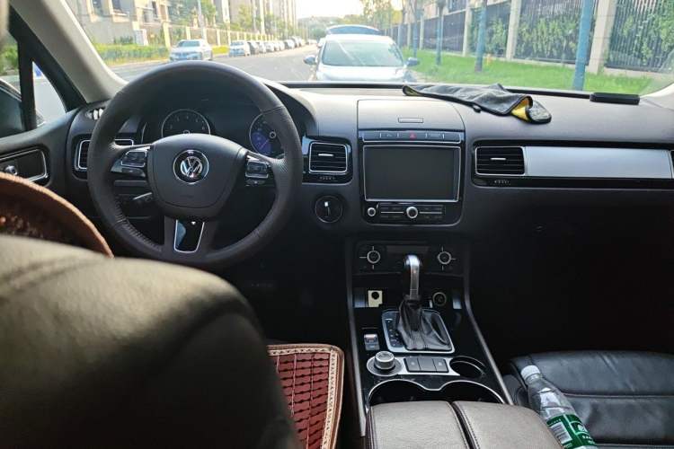 Used Volkswagen Touareg 2016 3.0 TSI Standard Version Center Console