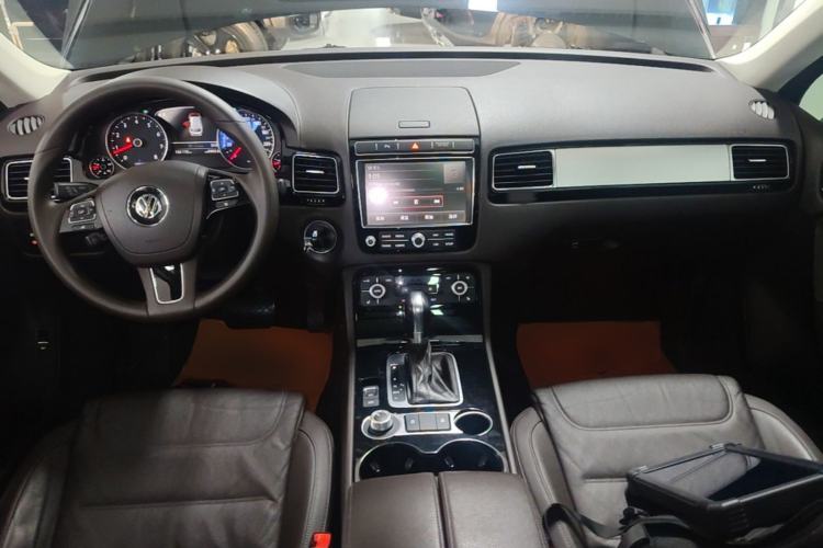 Used Volkswagen Touareg 2016 3.0 TSI Ignis Edition Center Console