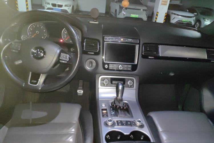 Used Volkswagen Touareg 2016 3.0 TSI R-Line Center Console