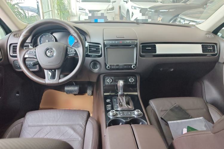 Used Volkswagen Touareg 2016 3.0 TSI Ignis Edition Center Console