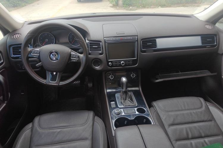 Used Volkswagen Touareg 2016 3.0 TSI Ignis Edition Center Console