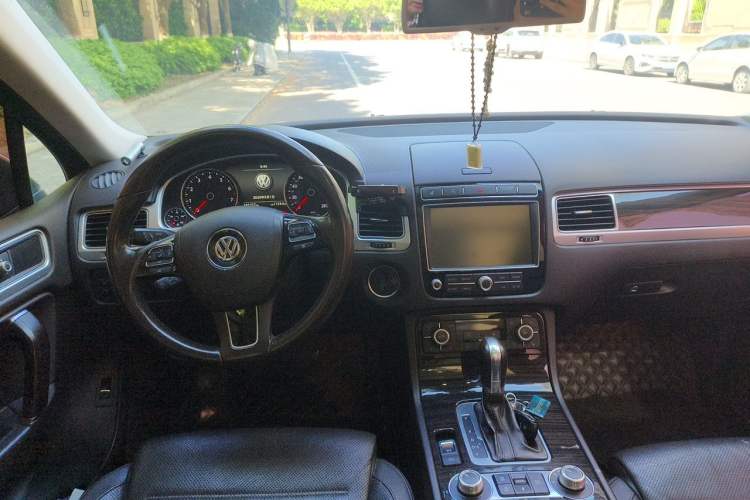 Used Volkswagen Touareg 2016 3.0 TSI Ignis Edition Center Console
