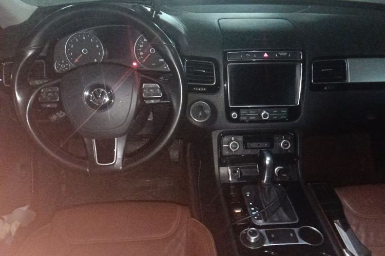 Used Volkswagen Touareg 2016 3.0 TSI Ignis Edition Center Console