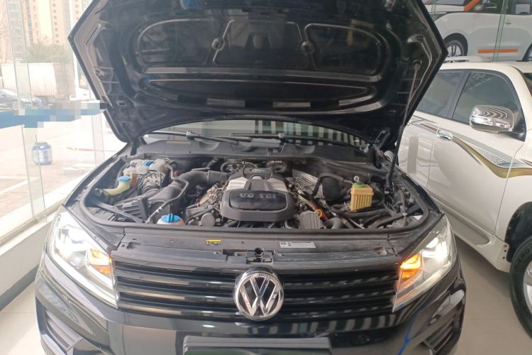 Used Volkswagen Touareg 2016 3.0 TSI Ignis Edition Engine Bay