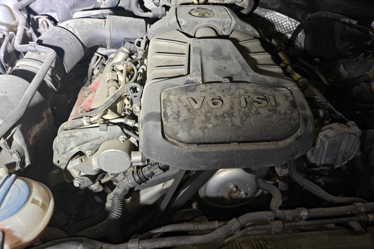 Used Volkswagen Touareg 2016 3.0 TSI Standard Version Engine Bay