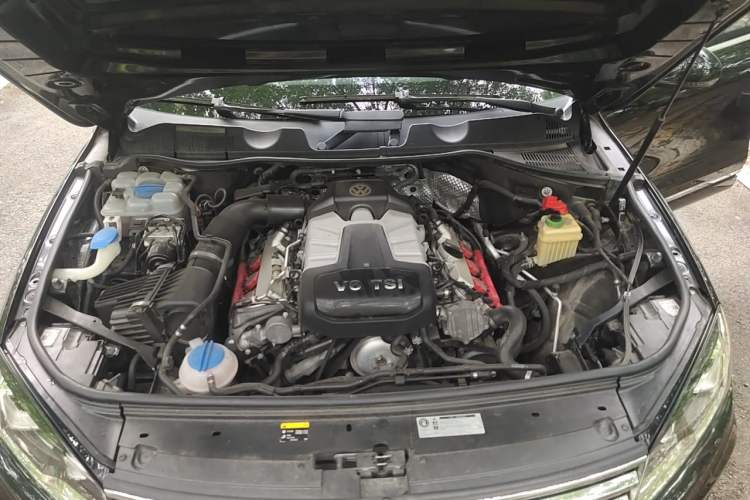 Used Volkswagen Touareg 2016 3.0 TSI Standard Version Engine Bay