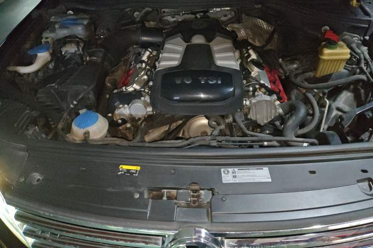 Used Volkswagen Touareg 2016 3.0 TSI R-Line Engine Bay
