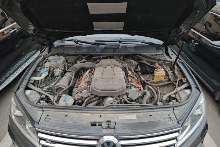 Used Volkswagen Touareg 2016 3.0 TSI Standard Version Engine Bay