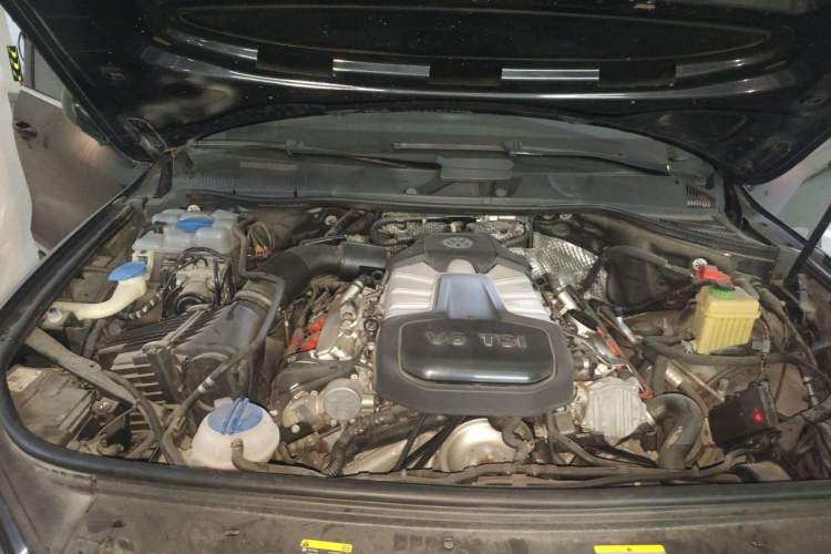 Used Volkswagen Touareg 2016 3.0 TSI Standard Version Engine Bay