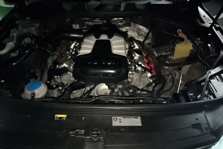Used Volkswagen Touareg 2016 3.0 TSI Standard Version Engine Bay