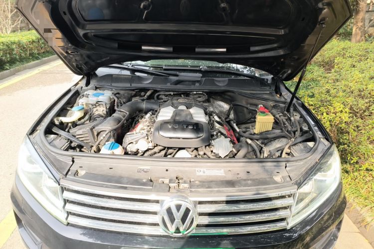 Used Volkswagen Touareg 2016 3.0 TSI Ignis Edition Engine Bay
