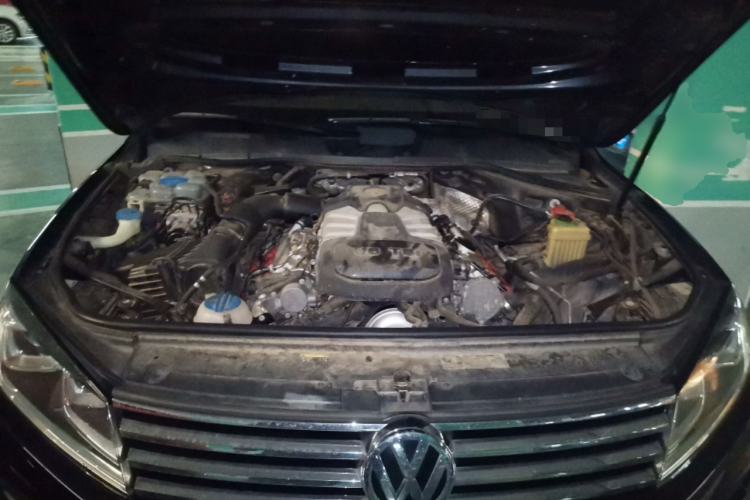 Used Volkswagen Touareg 2016 3.0 TSI Standard Version Engine Bay