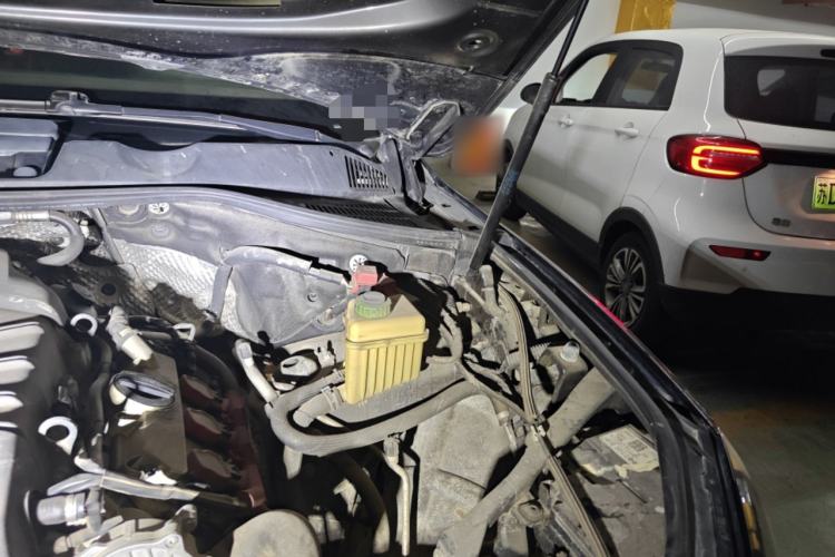 Used Volkswagen Touareg 2016 3.0 TSI Standard Version Engine Bay Left