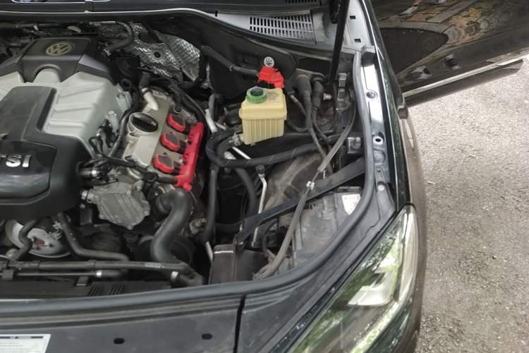 Used Volkswagen Touareg 2016 3.0 TSI Standard Version Engine Bay Left