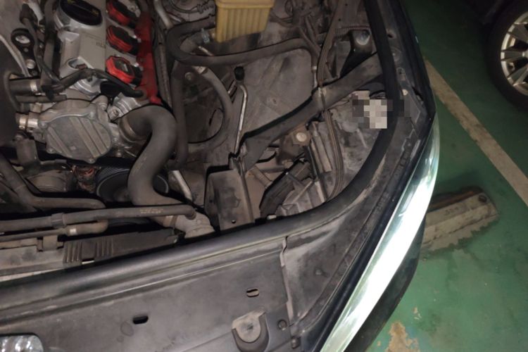 Used Volkswagen Touareg 2016 3.0 TSI High-End Version Engine Bay Left