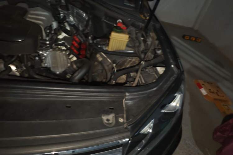Used Volkswagen Touareg 2016 3.0 TSI Standard Version Engine Bay Left