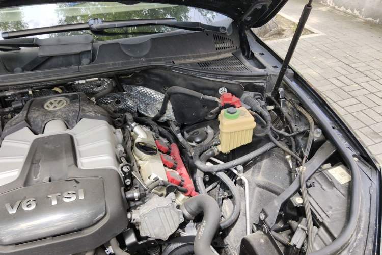 Used Volkswagen Touareg 2016 3.0 TSI Ignis Edition Engine Bay Left