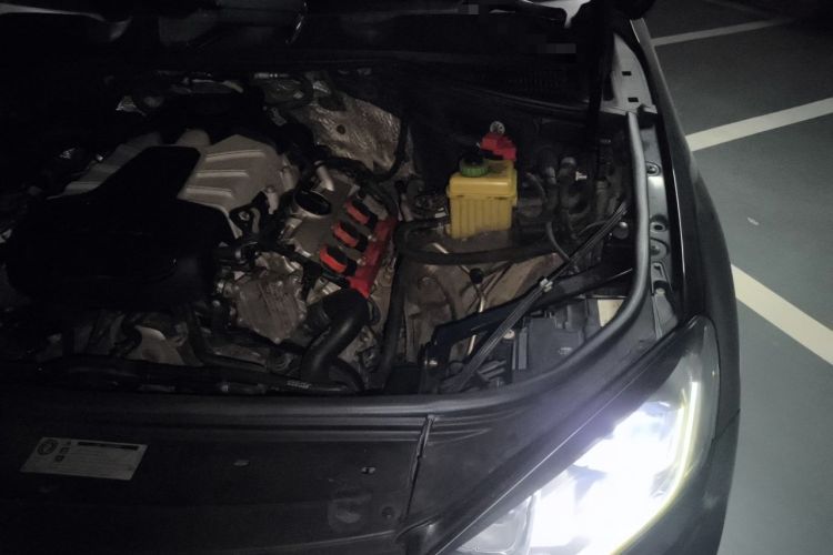 Used Volkswagen Touareg 2016 3.0 TSI Standard Version Engine Bay Left