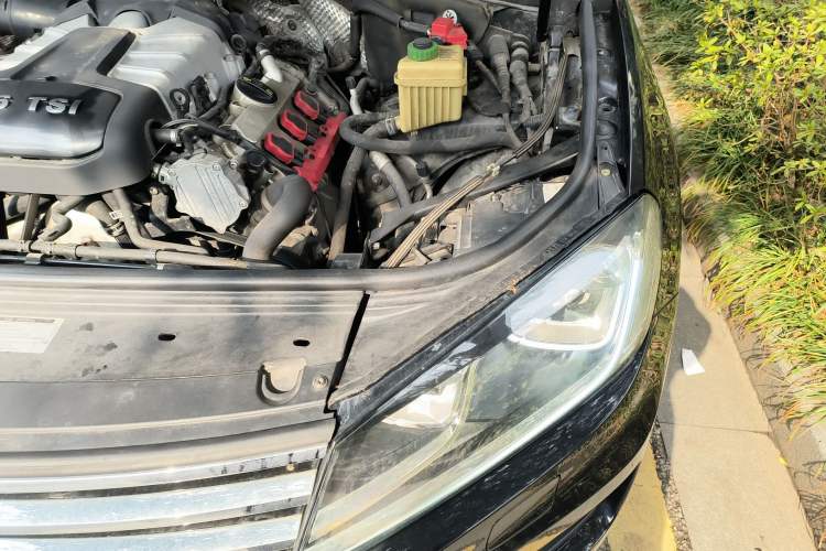 Used Volkswagen Touareg 2016 3.0 TSI Ignis Edition Engine Bay Left