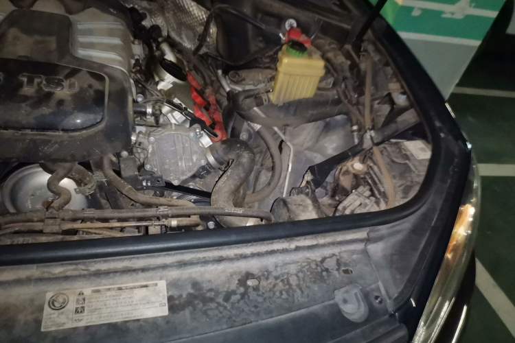Used Volkswagen Touareg 2016 3.0 TSI Standard Version Engine Bay Left