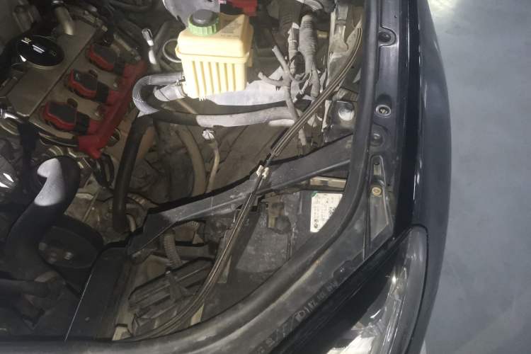 Used Volkswagen Touareg 2016 3.0 TSI Standard Version Engine Bay Left