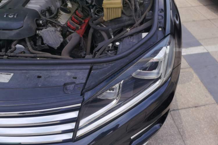 Used Volkswagen Touareg 2016 3.0 TSI Ignis Edition Engine Bay Left