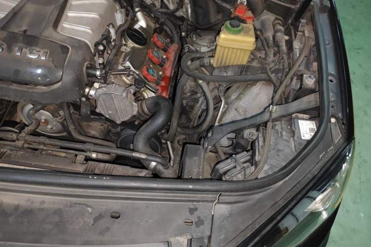 Used Volkswagen Touareg 2016 3.0 TSI Standard Version Engine Bay Left