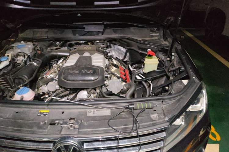 Used Volkswagen Touareg 2016 3.0 TSI Standard Version Engine Bay Left