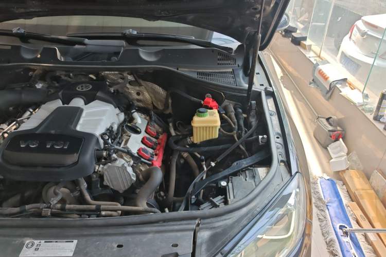 Used Volkswagen Touareg 2016 3.0 TSI Ignis Edition Engine Bay Left
