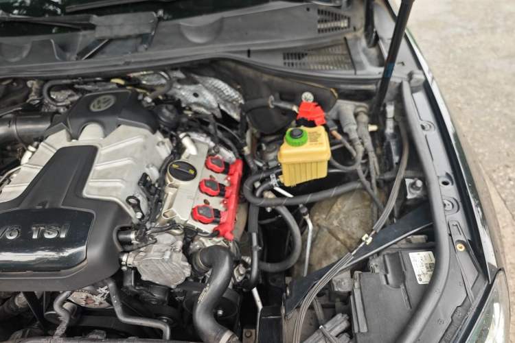 Used Volkswagen Touareg 2016 3.0 TSI R-Line Engine Bay Left