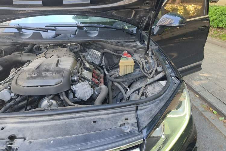 Used Volkswagen Touareg 2016 3.0 TSI Ignis Edition Engine Bay Left