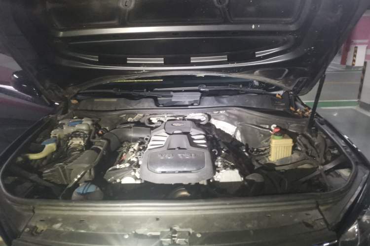 Used Volkswagen Touareg 2016 3.0 TSI Standard Version Engine Bay