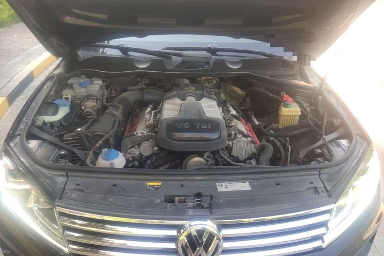 Used Volkswagen Touareg 2016 3.0 TSI Ignis Edition Engine Bay
