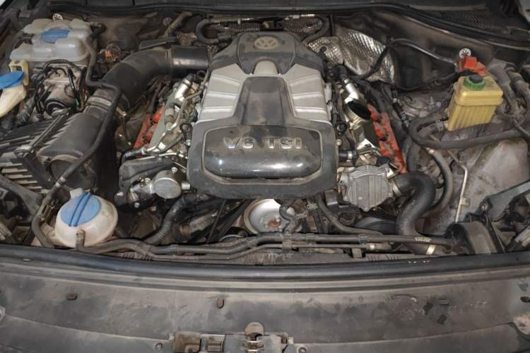 Used Volkswagen Touareg 2016 3.0 TSI Standard Version Engine Bay