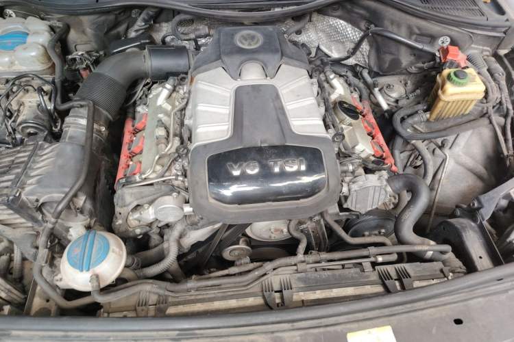 Used Volkswagen Touareg 2016 3.0 TSI Standard Version Engine Bay