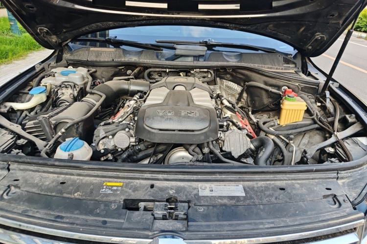 Used Volkswagen Touareg 2016 3.0 TSI Standard Version Engine Bay